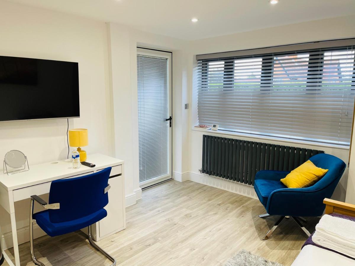 NEW MODERN STUDIO APARTMENT, PARKING, Netflix Kenilworth Exterior foto